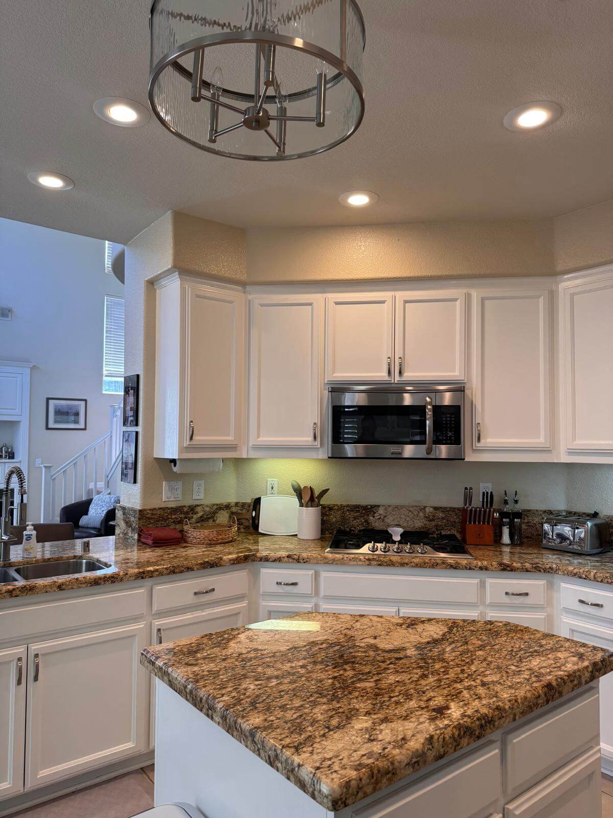 Residential kitchen deep cleaned by Luxen Clean